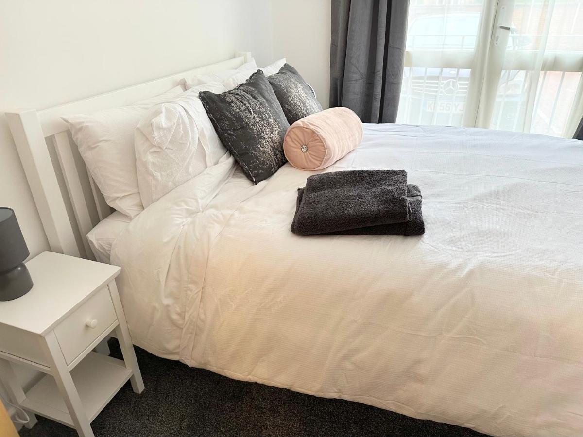 Superb 2 Bed 2 Bathroom Free Parking Derby Bagian luar foto