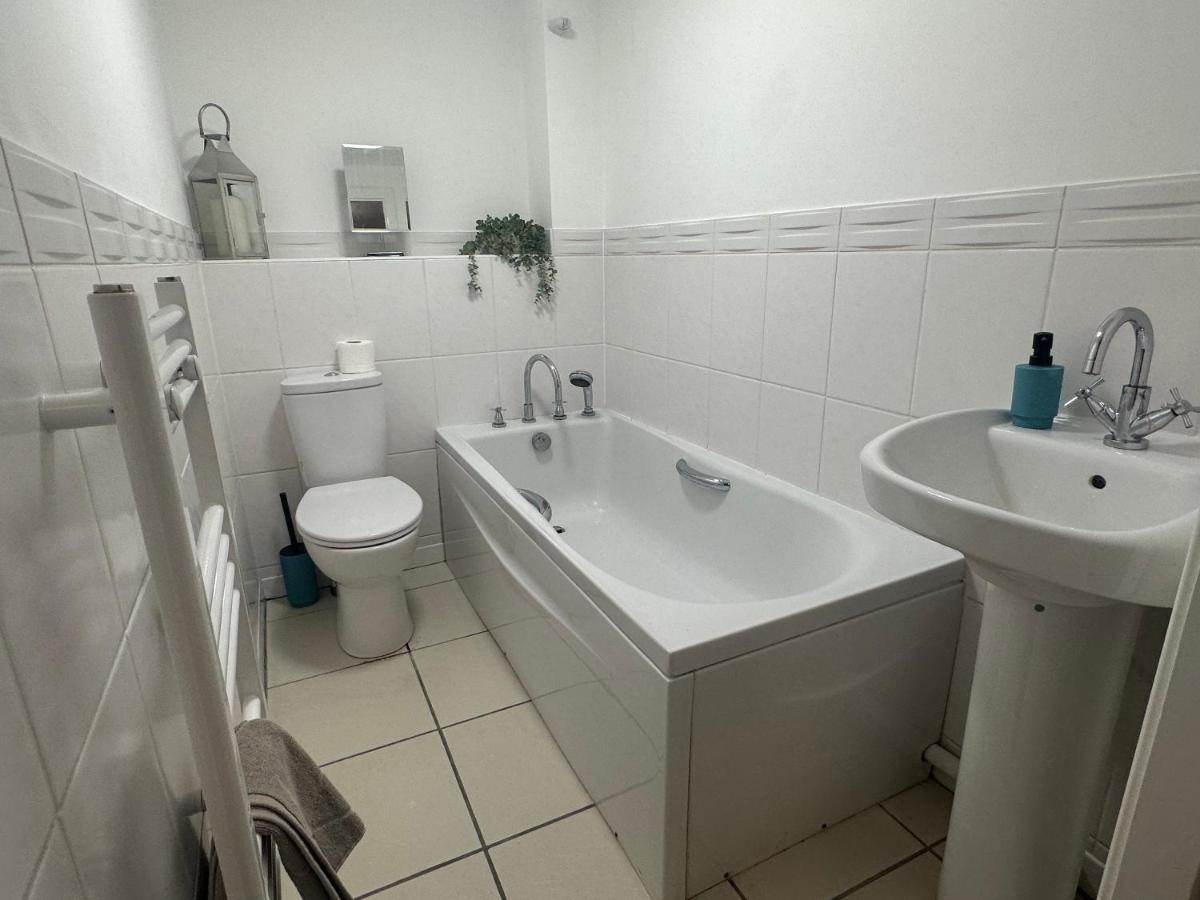 Superb 2 Bed 2 Bathroom Free Parking Derby Bagian luar foto